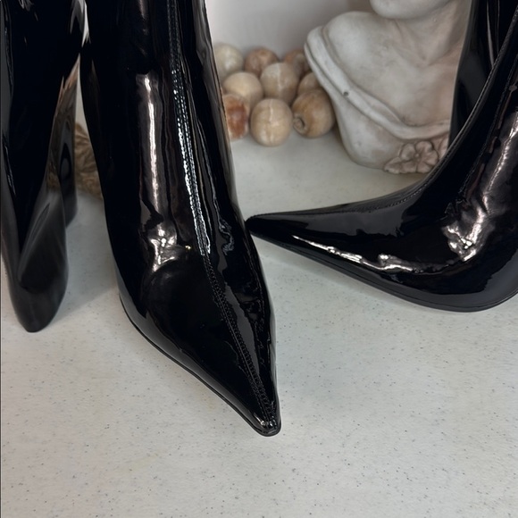 Jeffrey Campbell
Pushover/Over The Knee Black Patent Boots Sz 8.5 - Picture 5 of 10